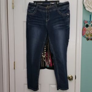 Wallflower size 22 skinny jeans